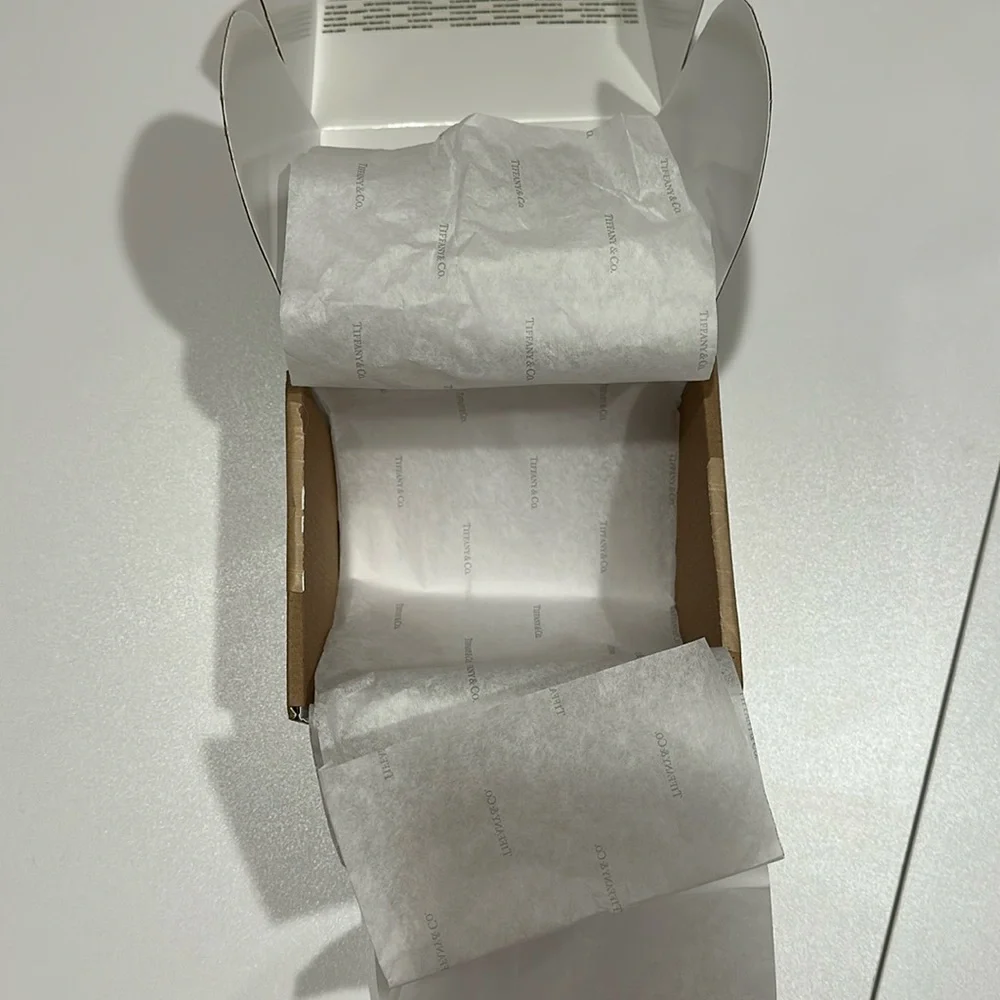 Tiffany packaging: blue box, gift card, envelope, ribbon, bag and shipping box - Picture 8 of 11